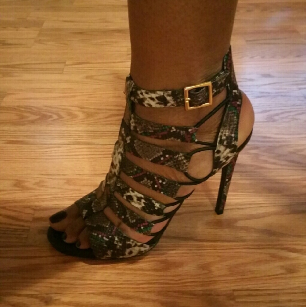 Steve Madden 👠 - Picture 3 of 4